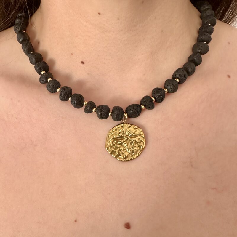 COLLAR ISIS PIEDRA VOLCÁNICA