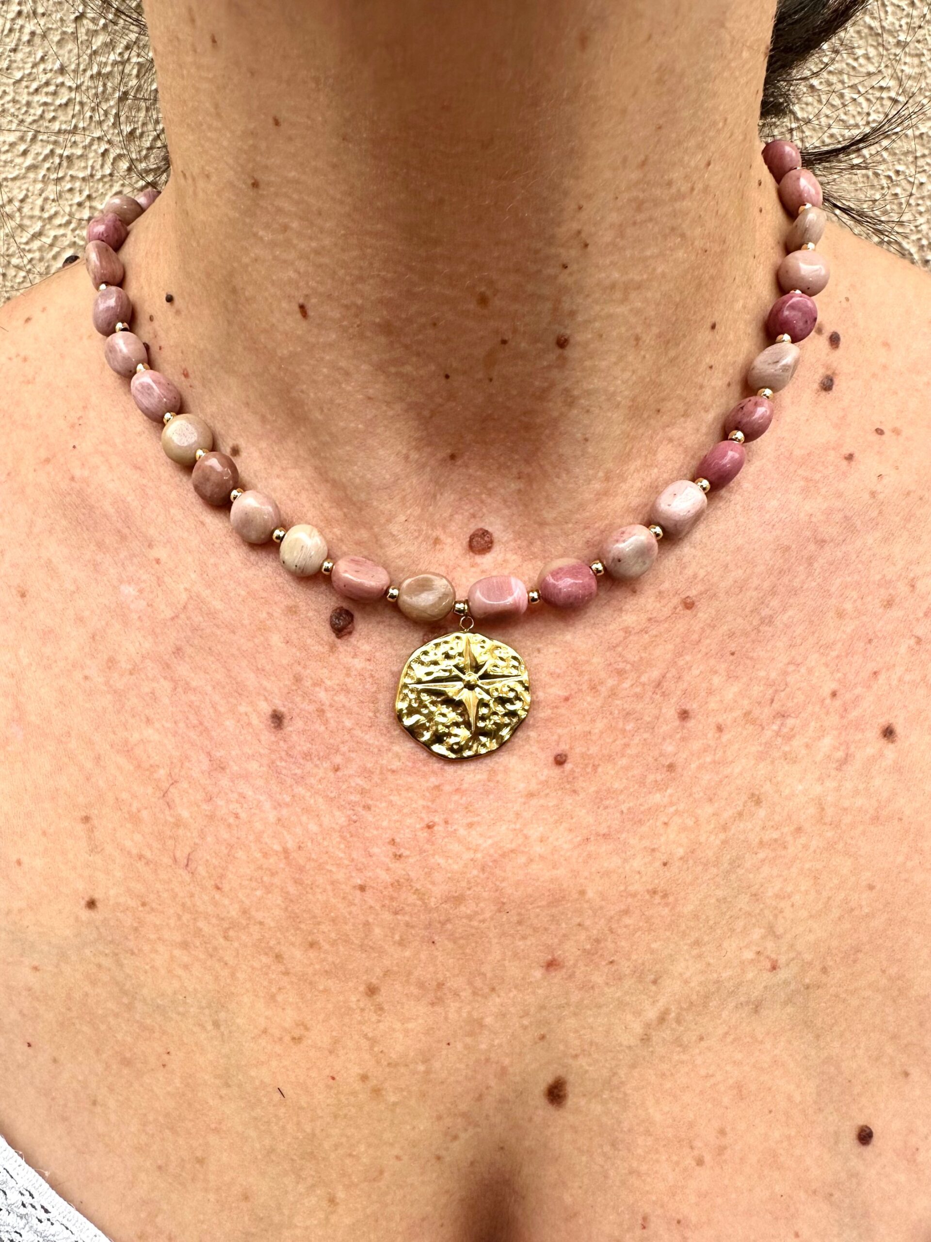 COLLAR ISIS RODONITA