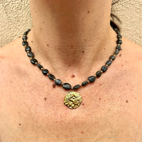COLLAR ISIS LABRADORITA